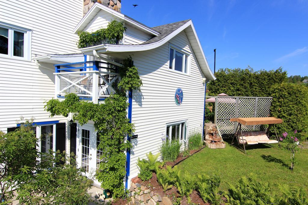 Auberge Fleurs De Lune La Malbaie Esterno foto